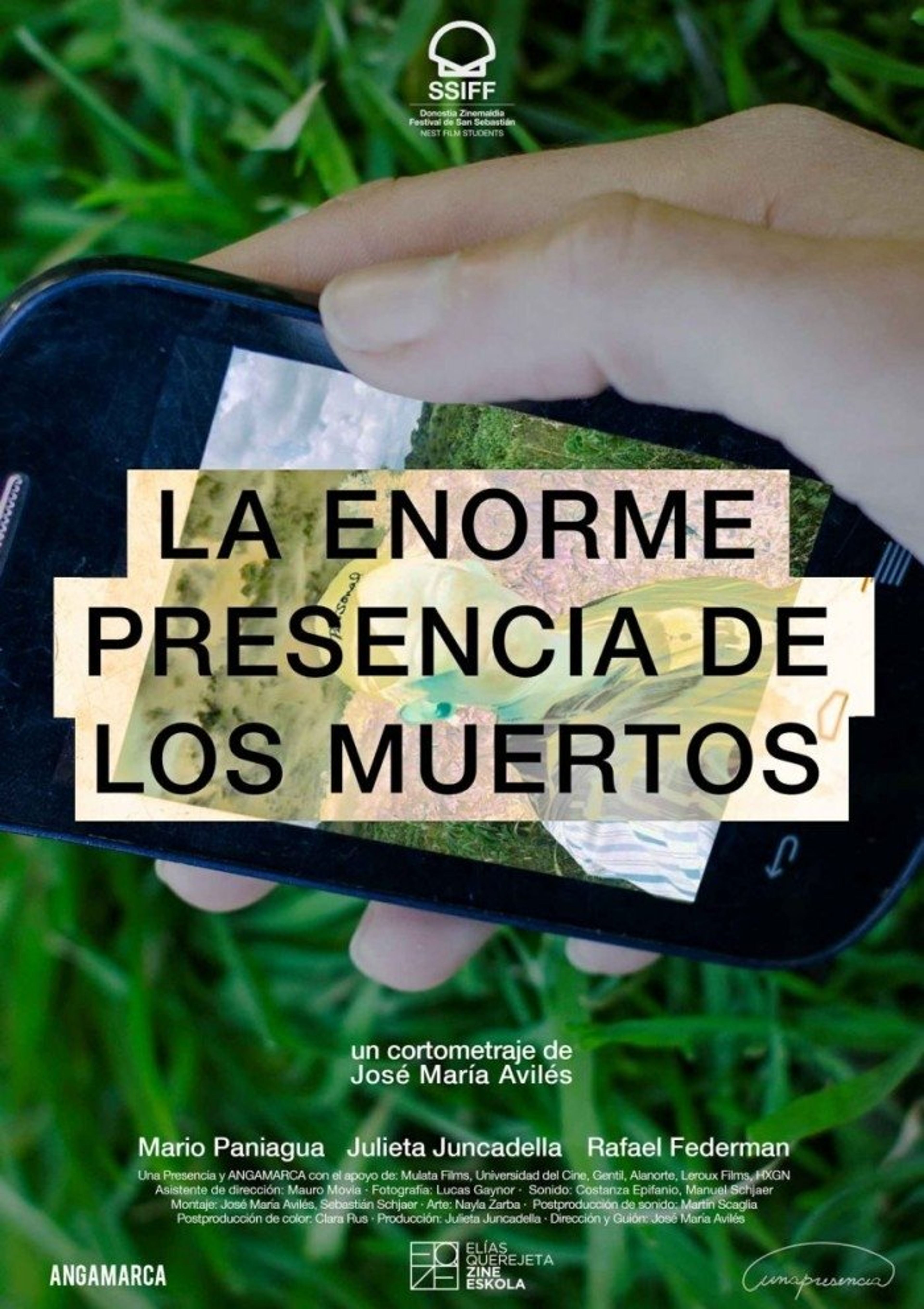 Poster de La enorme presencia de los muertos